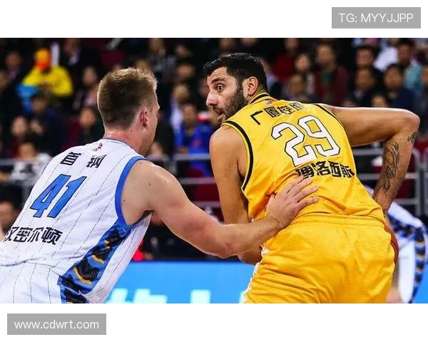 成都网球队包夹战术创新探索与实践分析